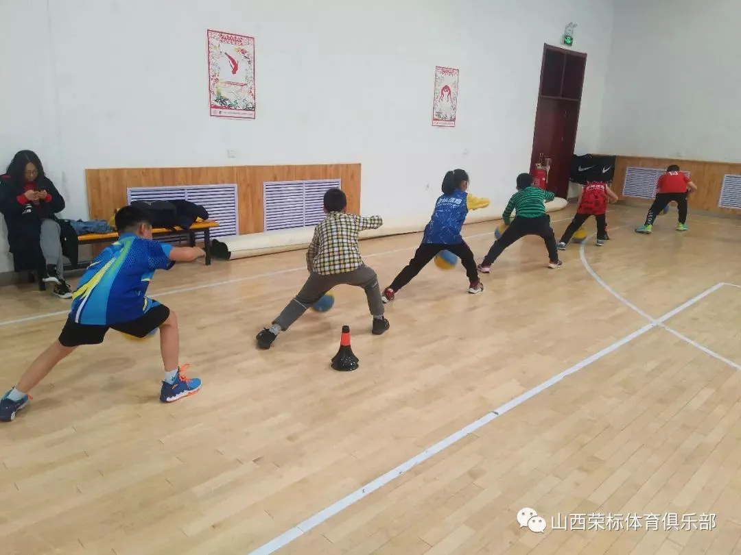业余爱好者如何参与季后赛模拟训练_0