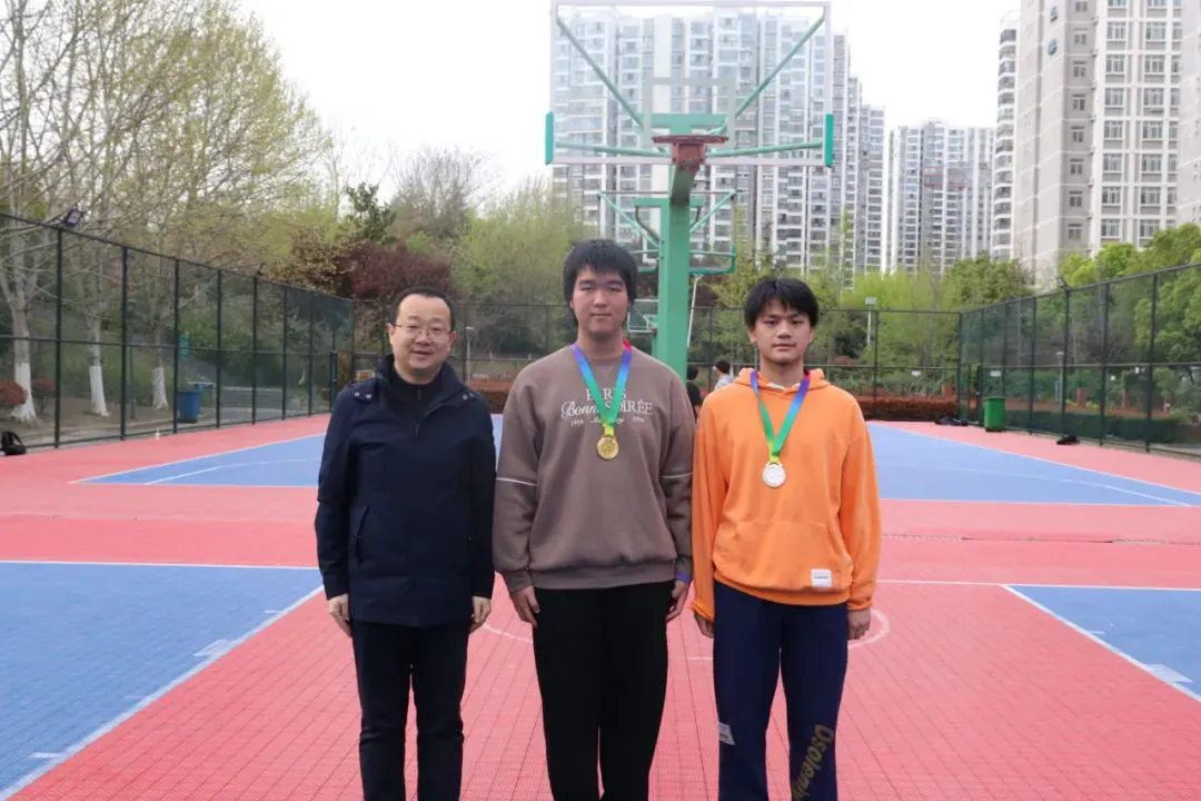 老年人参与篮球封闭训练的注意事项_1